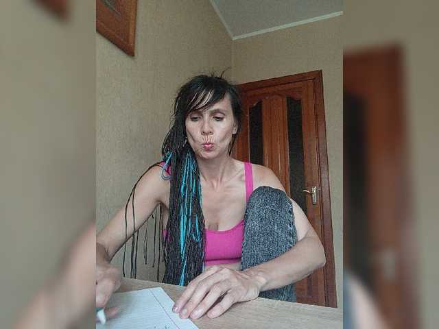 Hellenalonenochka live cam on BongaCams