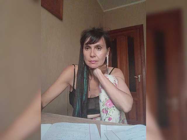 Hellenalonenochka live cam on BongaCams