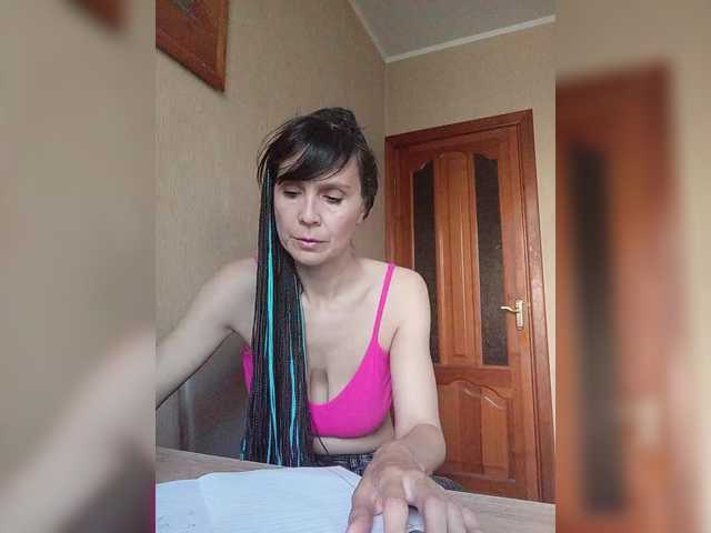 Hellenalonenochka live cam on BongaCams