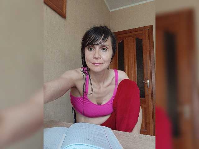 Hellenalonenochka live cam on BongaCams