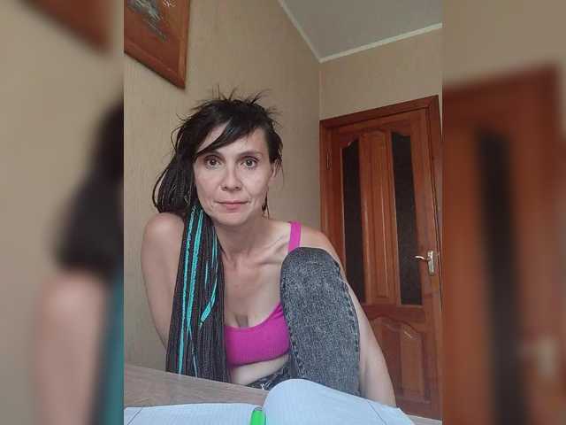 Hellenalonenochka live cam on BongaCams