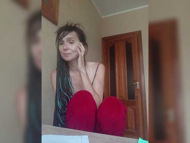 Hellenalonenochka live cam on BongaCams