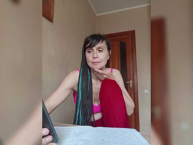 Hellenalonenochka live cam on BongaCams