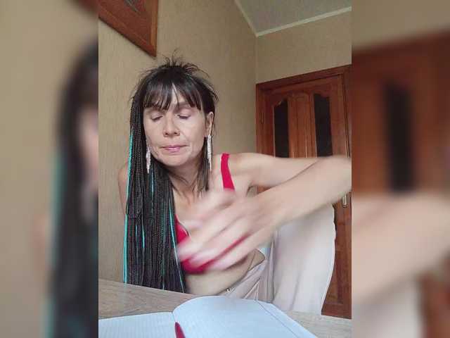 Hellenalonenochka live cam on BongaCams