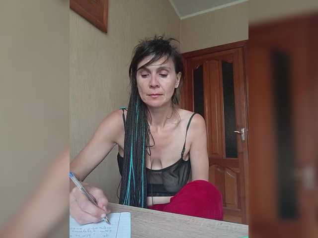 Hellenalonenochka live cam on BongaCams