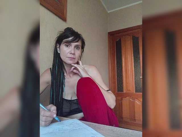 Hellenalonenochka live cam on BongaCams