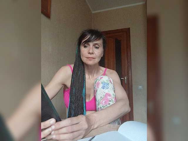 Hellenalonenochka live cam on BongaCams