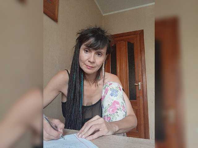 Hellenalonenochka live cam on BongaCams