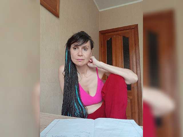 Hellenalonenochka live cam on BongaCams