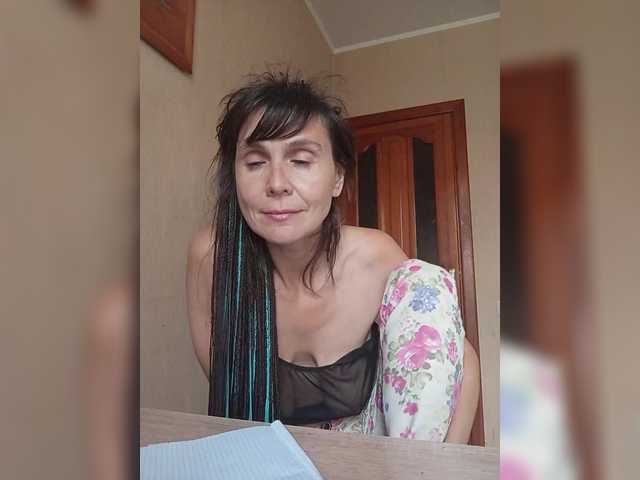 Hellenalonenochka live cam on BongaCams