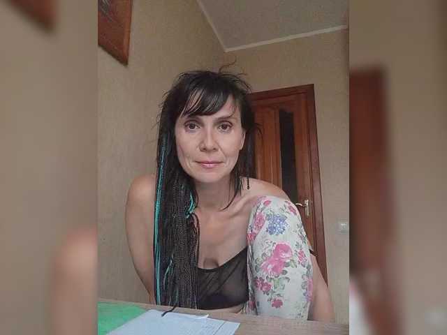 Hellenalonenochka live cam on BongaCams