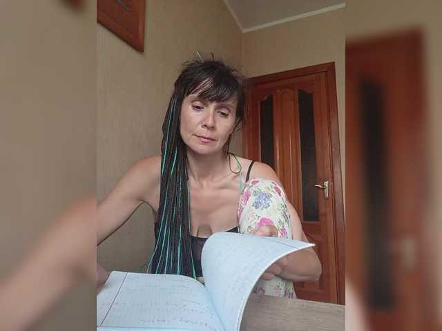 Hellenalonenochka live cam on BongaCams