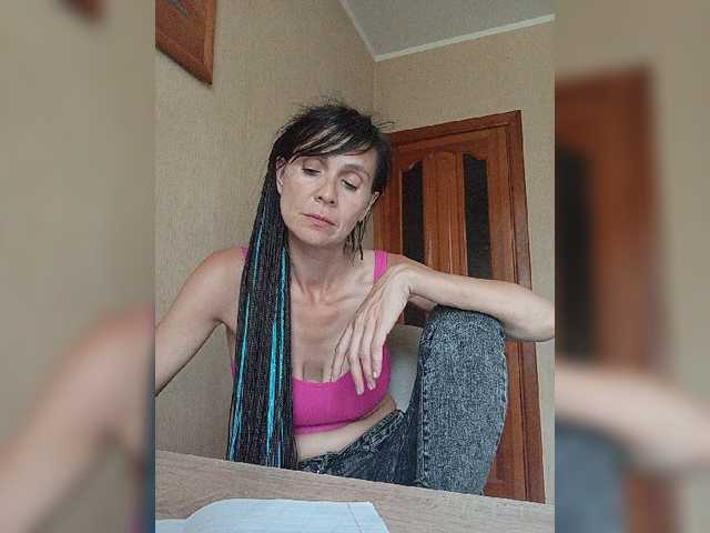 Hellenalonenochka live cam on BongaCams