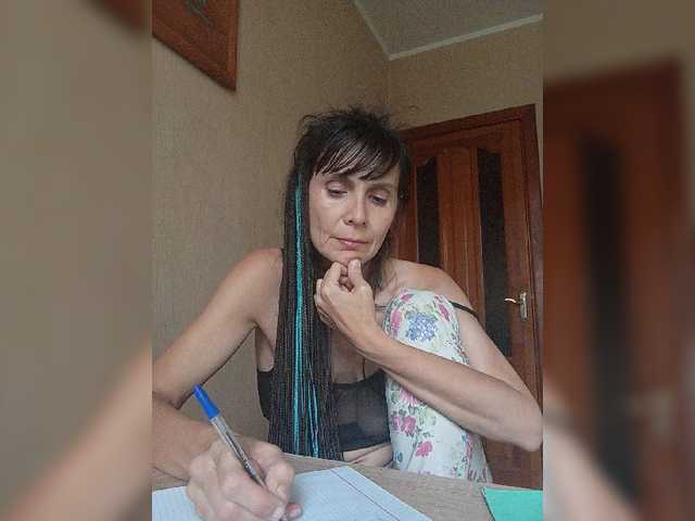 Hellenalonenochka live cam on BongaCams
