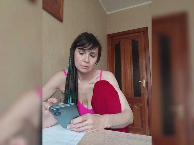 Hellenalonenochka live cam on BongaCams