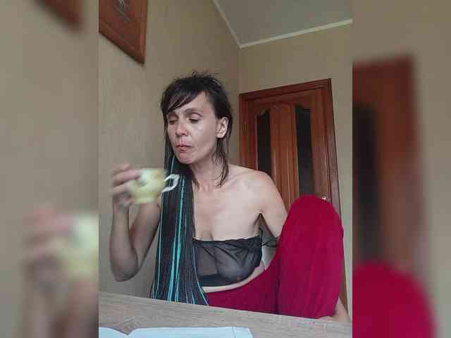 Hellenalonenochka webcam