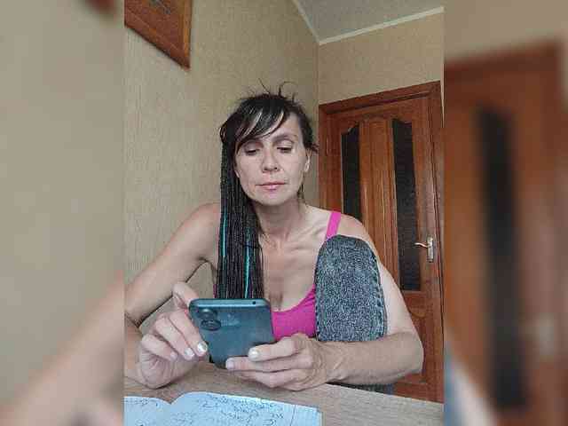 Hellenalonenochka webcam