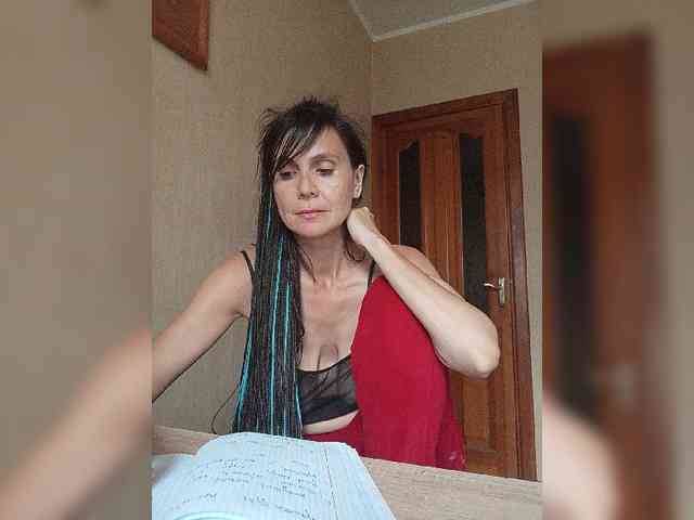 Hellenalonenochka webcam