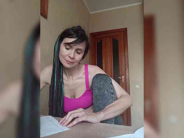Hellenalonenochka webcam