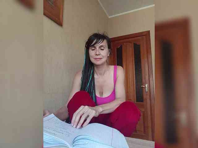 Hellenalonenochka webcam
