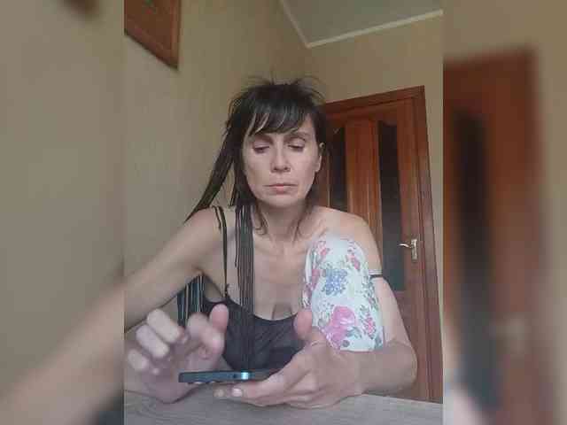 Hellenalonenochka webcam
