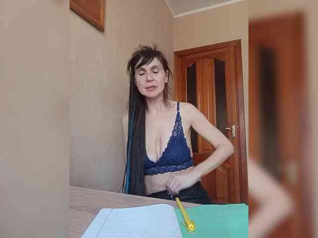 Hellenalonenochka webcam