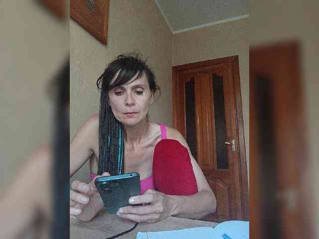Hellenalonenochka webcam