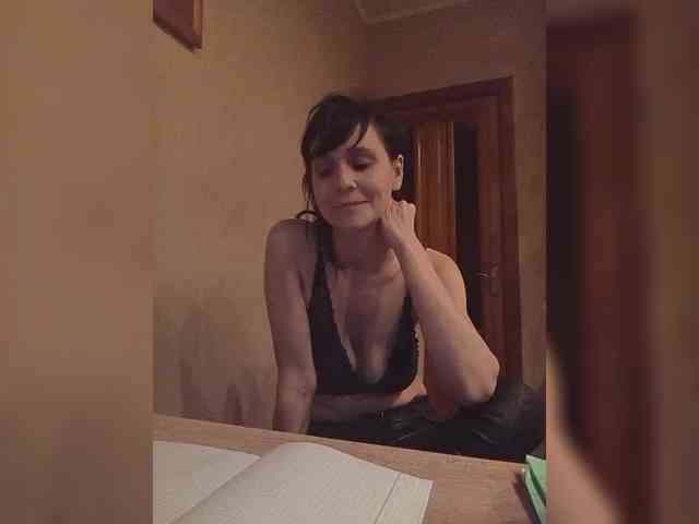 Hellenalonenochka webcam