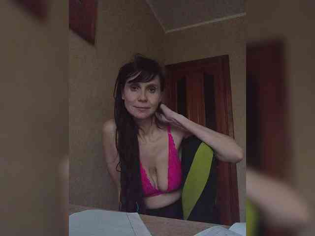 Hellenalonenochk... Live Webcam on BongaCams