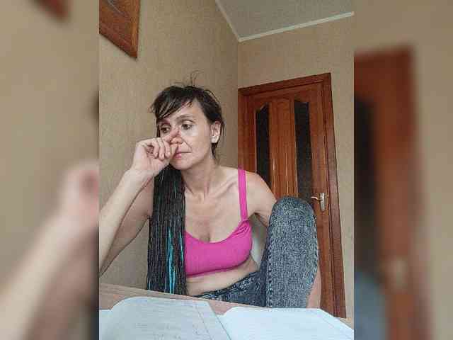 Hellenalonenochka webcam