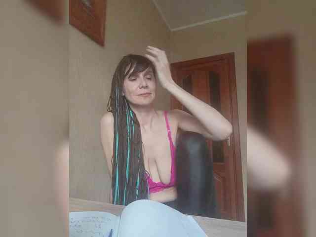 Hellenalonenochka webcam