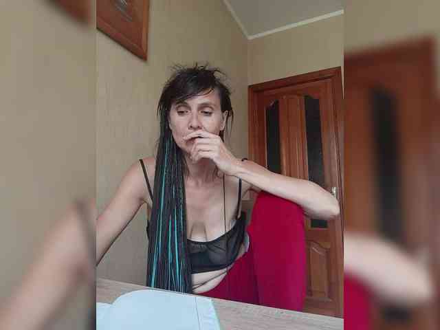 Hellenalonenochka webcam