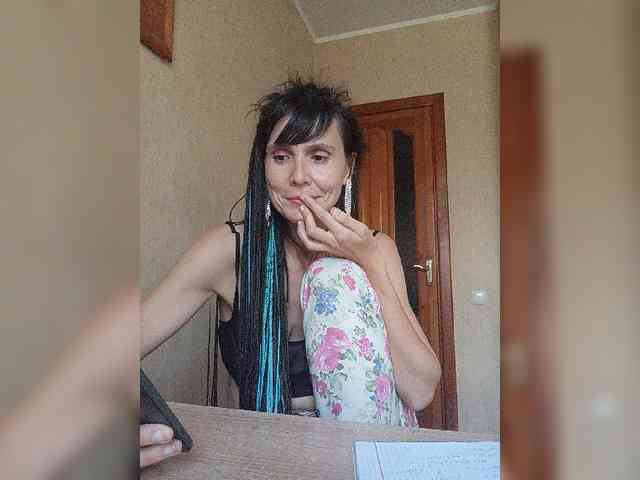 Hellenalonenochka webcam