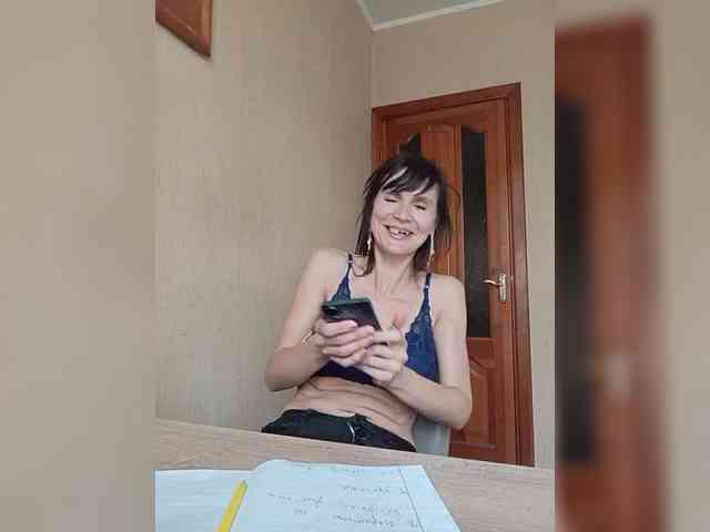 Hellenalonenochka webcam