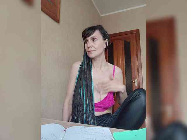 Hellenalonenochka webcam