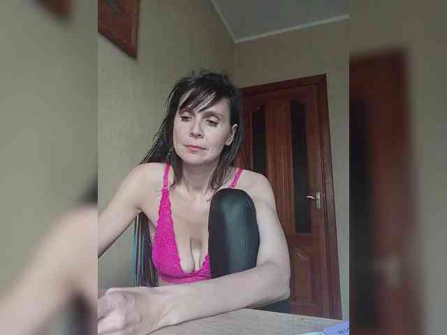 Hellenalonenochka webcam