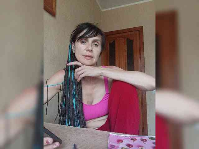 Hellenalonenochka webcam