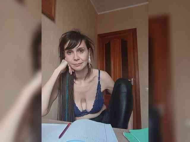 Hellenalonenochka webcam