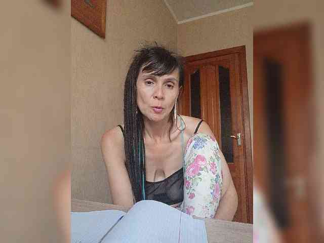 Hellenalonenochka webcam