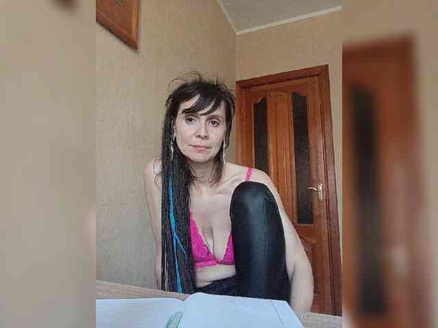Hellenalonenochka webcam
