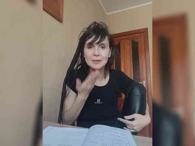 Hellenalonenochka webcam