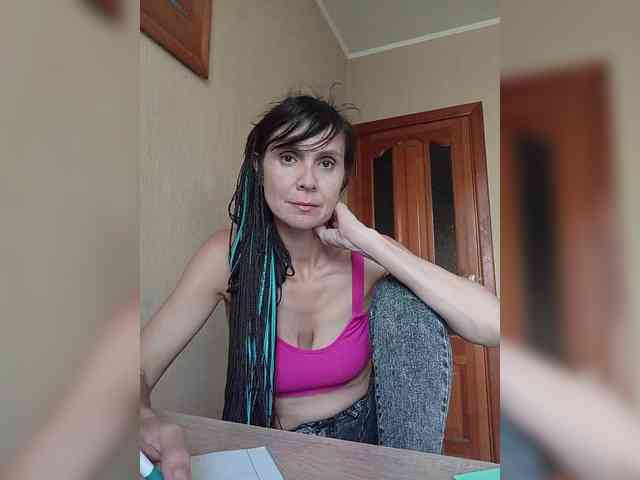 Hellenalonenochka webcam