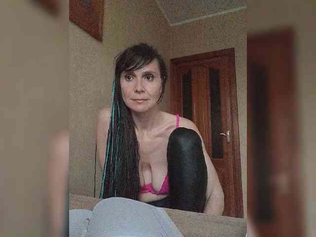 Hellenalonenochka webcam
