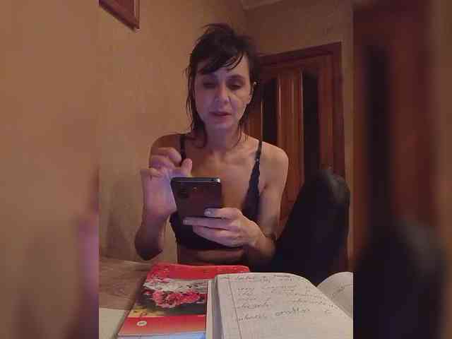 Hellenalonenochka webcam