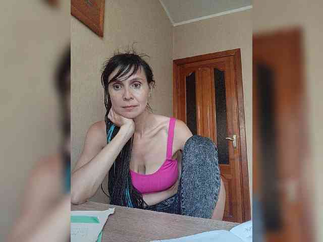 Hellenalonenochka webcam