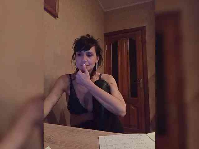 Hellenalonenochka webcam