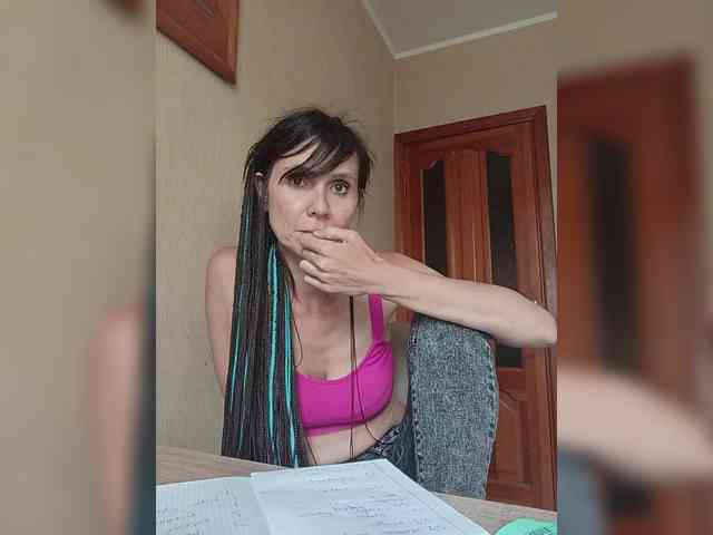 Hellenalonenochka webcam