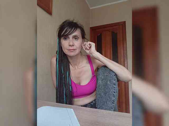 Hellenalonenochka webcam