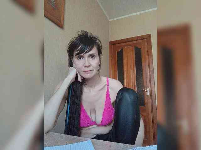 Hellenalonenochka webcam