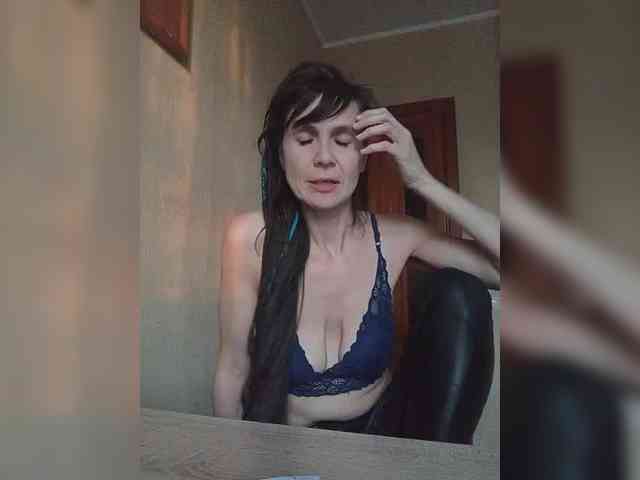 Hellenalonenochka webcam